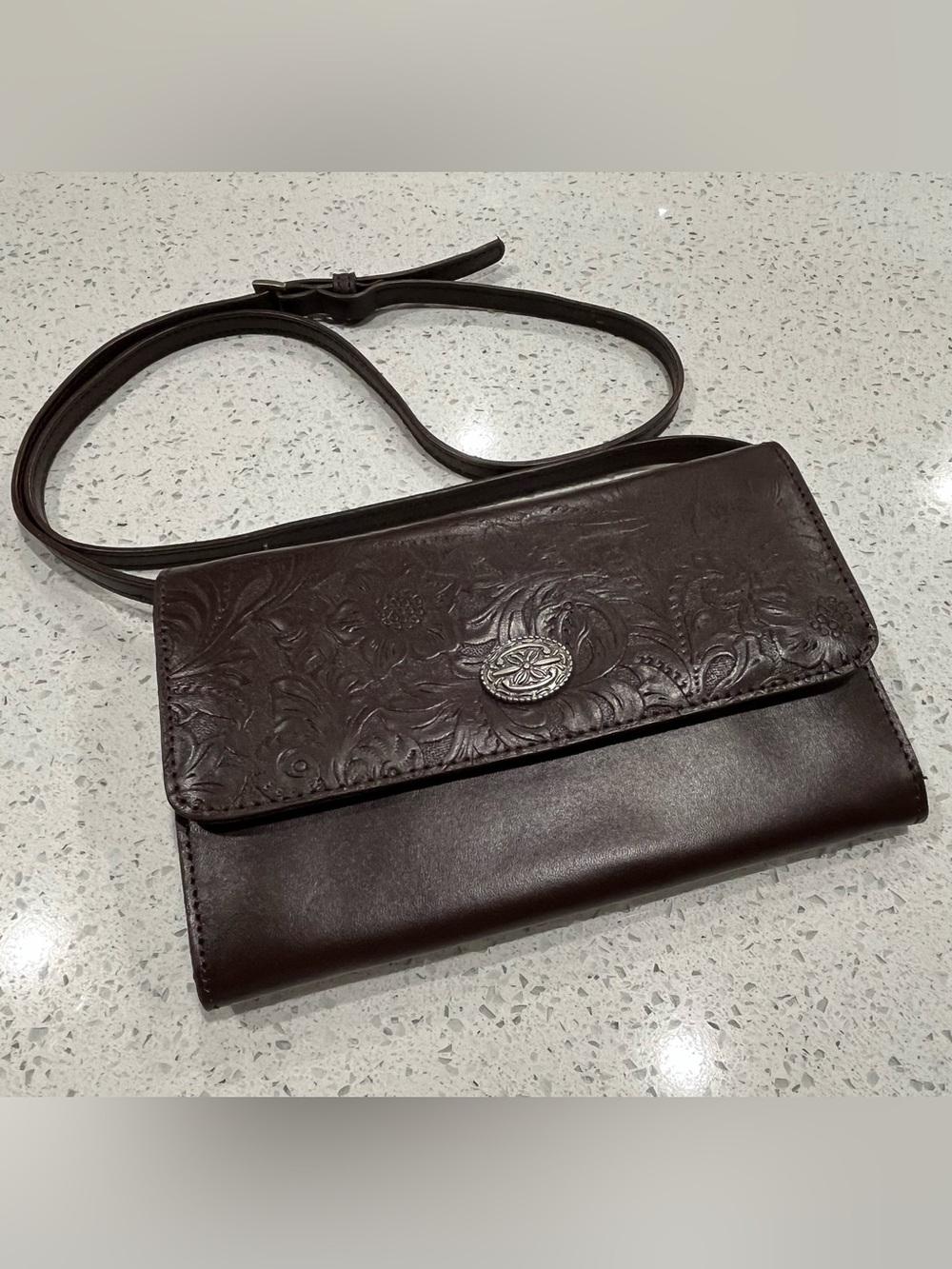 Minnetonka Genuine Brown Tooled Leather Crossbody Bag/Wallet w Adjustable Strap